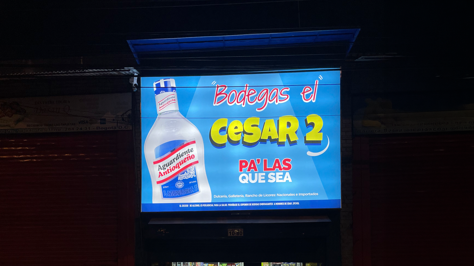 Las cajas de luz de gran formato convierten cualquier fachada en un punto de referencia. Su amplia superficie permite exhibir gráficos, promociones y elementos de marca con una presentación limpia y atractiva. Las cajas de luz de gran formato convierten cualquier fachada en un punto de referencia. Su amplia superficie permite exhibir gráficos, promociones y elementos de marca con una presentación limpia y atractiva.
