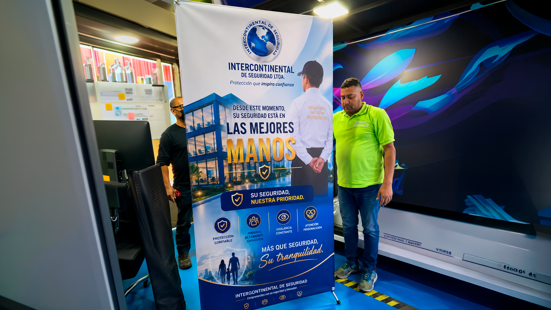 Con una araña publicitaria puedes exhibir diseños de gran impacto, su fácil instalación y transporte la convierten en una opción práctica para comunicar marcas, servicios o campañas en diferentes espacios.  Es una estructura portátil y liviana, ideal para eventos, ferias y espacios comerciales.